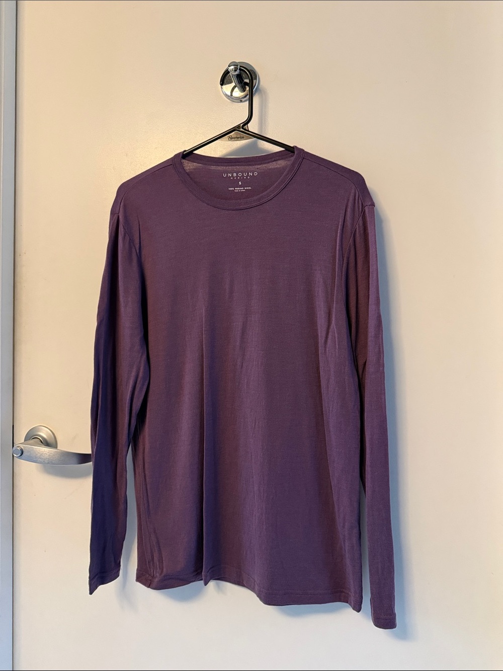 Unbound Merino Men’s Plum Long-Sleeve Crewneck Tee
